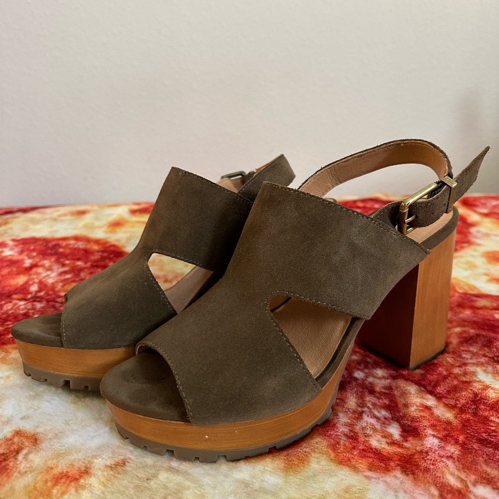 Green Crown Vintage Platform Sandals 👡💚